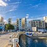 Seaview Balcony In Lägenhet Gzira