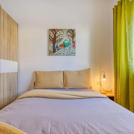 Seaview Balcony In Apartment *